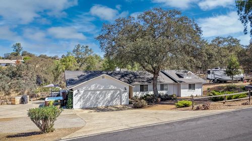 8157 Hedgepeth Rd, Valley Springs, CA, 95252-8887 | Card Image