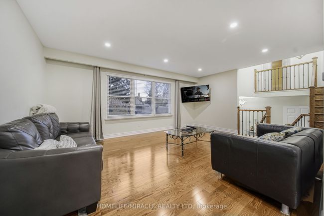38 River View Dr, House other with 4 bedrooms, 3 bathrooms and 4 parking in Brampton ON | Image 11