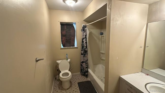 3502 Ridgecliffe Dr, Home with 0 bedrooms, 2 bathrooms and 2 parking in Flint MI | Image 9