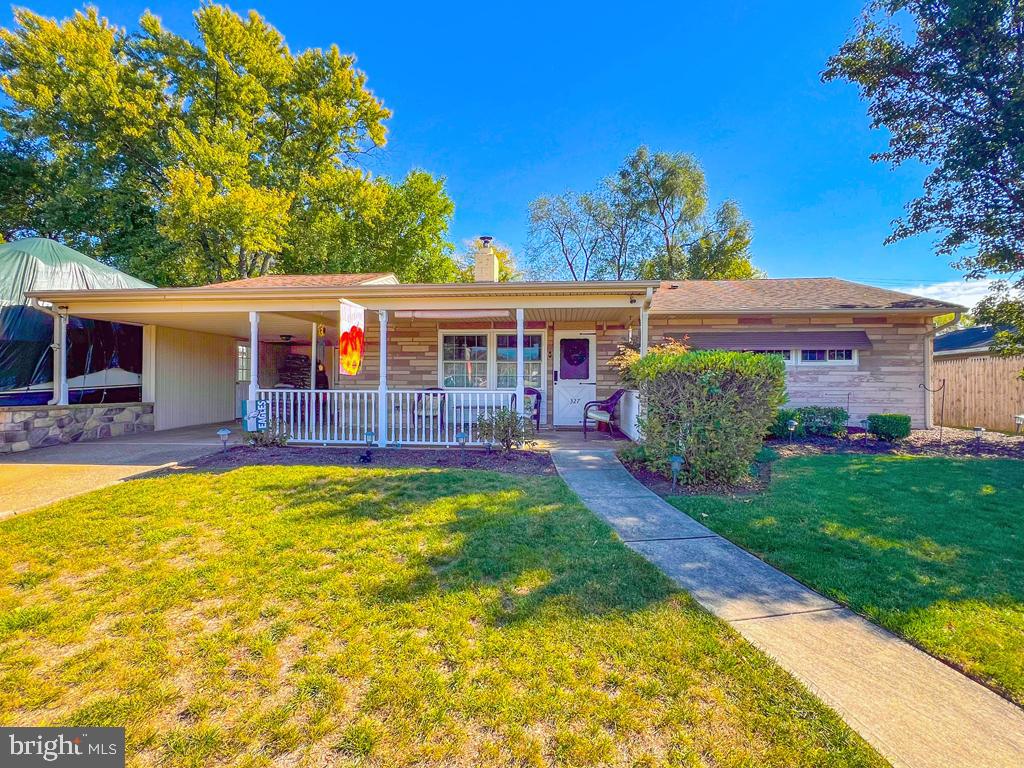 Lakeside Dr, Levittown, PA 19054