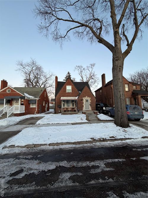 16890 Manor St, Detroit, MI, 48221-2863 | Card Image
