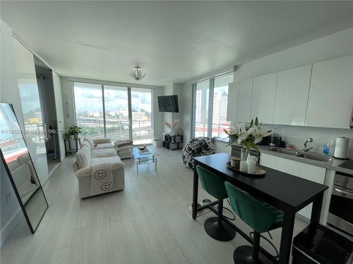 apt-1205-90 Sw 3rd St, Miami, FL, 33130-4007 | Card Image