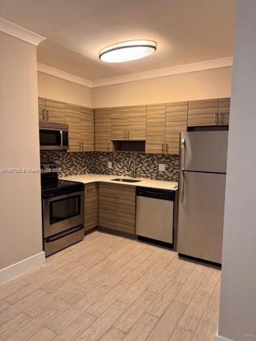 apt-10-115 Menores Ave, Coral Gables, FL, 33134-4016 | Card Image