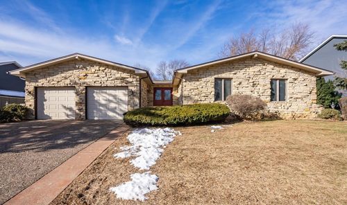 1818 Westminster Cir, Davenport, IA, 52807-1126 | Card Image