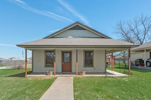301 Lipscomb St, Cleburne, TX, 76031-5834 | Card Image