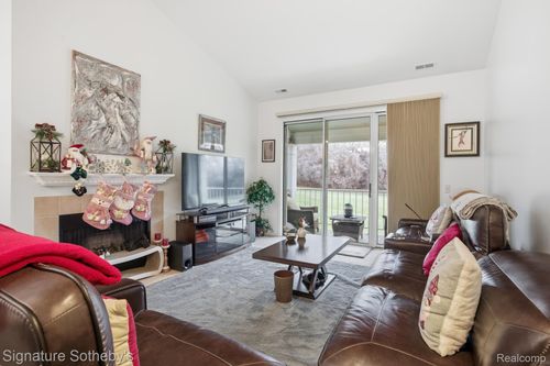 1931 Eagle Pointe, Bloomfield Hills, MI, 48304-3805 | Card Image