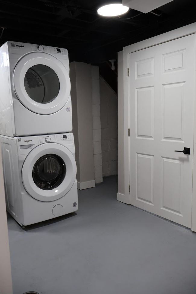 Lower level laundry room | Image 31