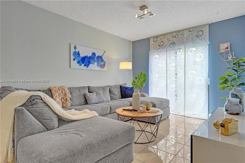 apt-303-1490 W 42nd Pl, Hialeah, FL, 33012-7602 | Card Image