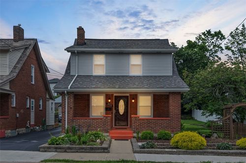 2830 Castlegate Ave, Brookline, PA, 15226-2011 | Card Image