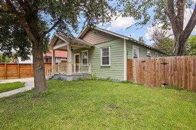 802 Walton Street, House other with 2 bedrooms, 2 bathrooms and null parking in Houston TX | Image 3