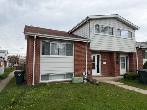 8052 Lyons St, Niles, IL, 60714-1332 | Card Image