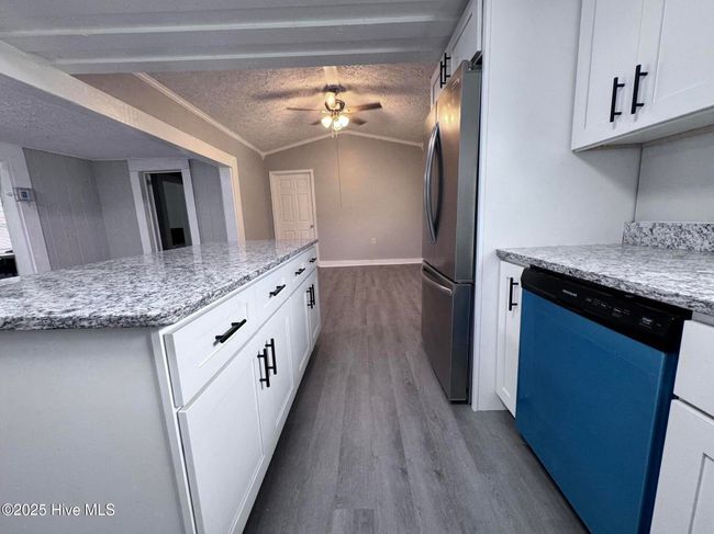 305 E Oak St, House other with 3 bedrooms, 2 bathrooms and null parking in Lake Waccamaw NC | Image 11