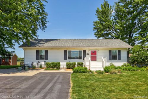 9941 Lange Rd, Birch Run, MI, 48415-8422 | Card Image