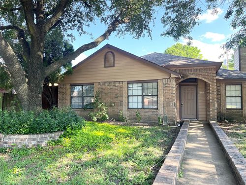 13118 Rustic Cir, Balch Springs, TX, 75180-2558 | Card Image
