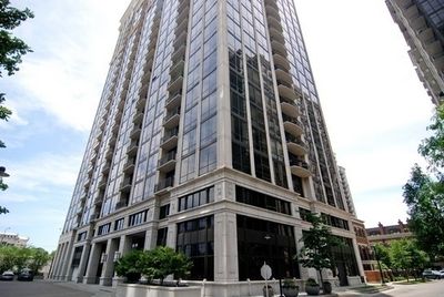 709 - 233 E 13 Th Street, Condo with 2 bedrooms, 2 bathrooms and 1 parking in Chicago IL | Image 1