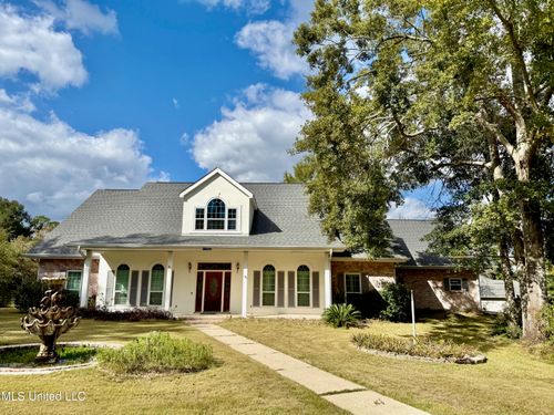 79293 Diamondhead Dr E, Diamondhead, MS, 39525-3546 | Card Image