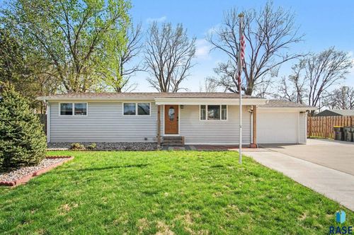 2 Alcoma Dr, North Sioux City, SD, 57049-4046 | Card Image