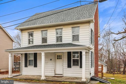 29 W George St, York New Salem, PA, 17371-2016 | Card Image