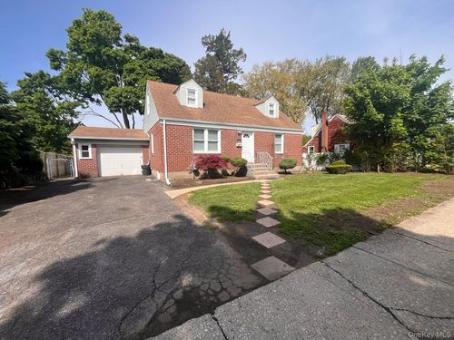245 Warren St, Uniondale, NY, 11553-1011 | Card Image