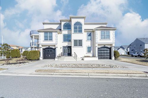 2 Hart Ln, Ventnor, NJ, 08406 | Card Image