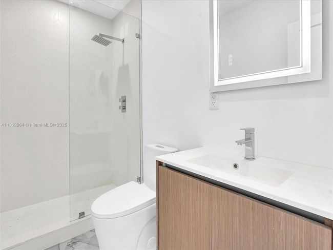 101 - 11900 N Bayshore Dr, Condo with 2 bedrooms, 2 bathrooms and null parking in North Miami FL | Image 19