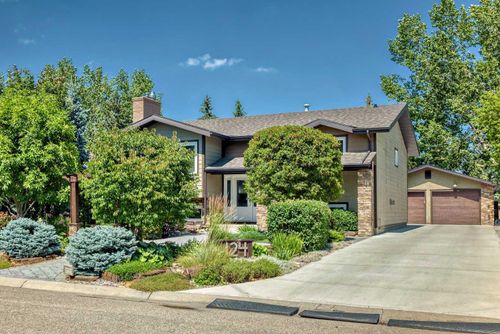 124 Oakcliffe Place Sw, Calgary, AB, T2V0J8 | Card Image