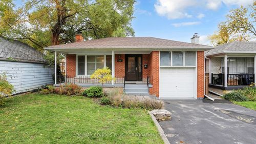 105 Hendon Ave, North York, ON, M2M1A6 | Card Image