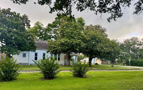 2421 Avenue G, Bay City, TX, 77414-6020 | Card Image