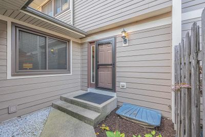 442 Swan Boulevard, Townhouse with 3 bedrooms, 2 bathrooms and 2 parking in Deerfield IL | Image 3