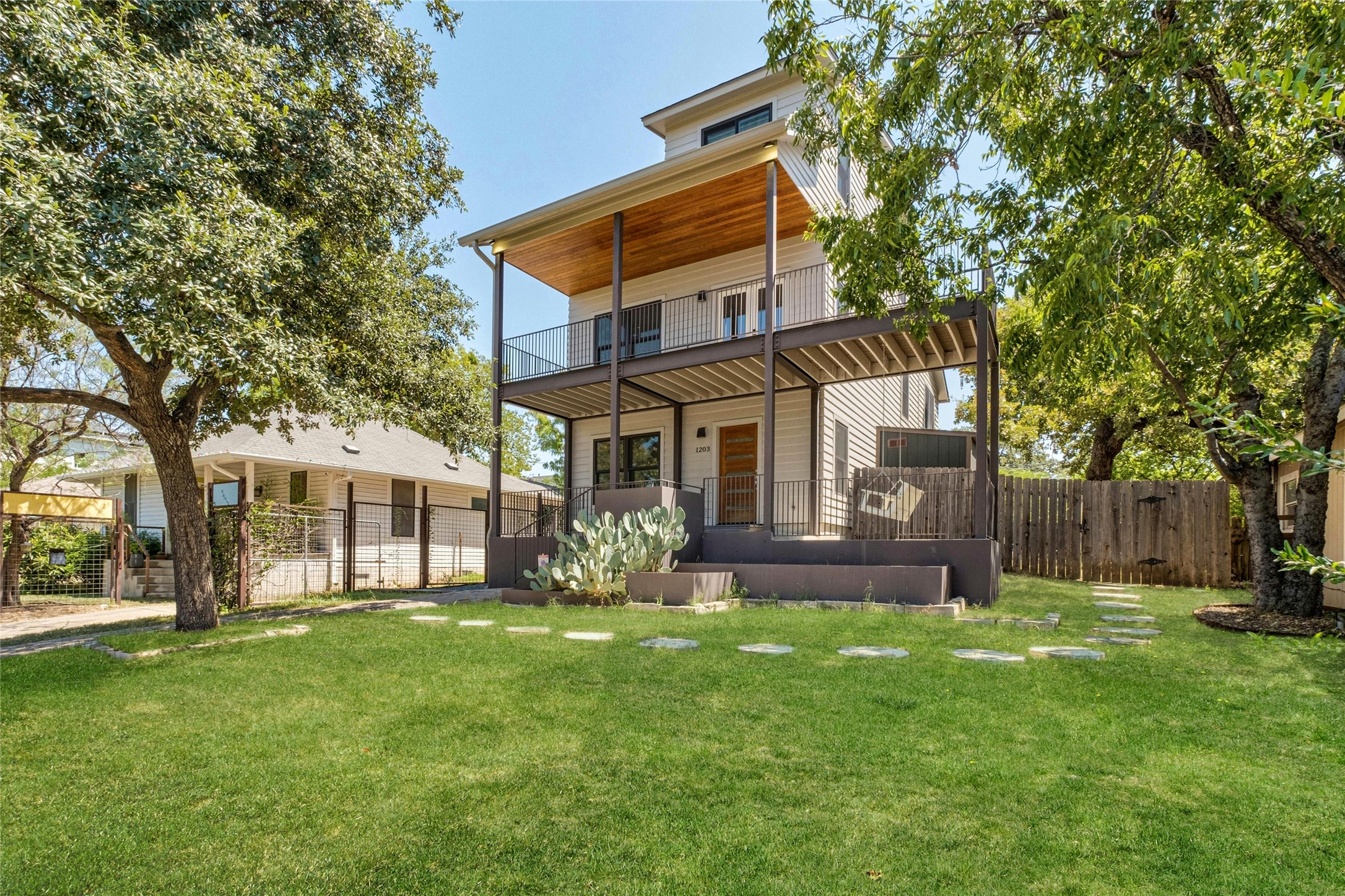Cedar Ave, Austin, TX 78702