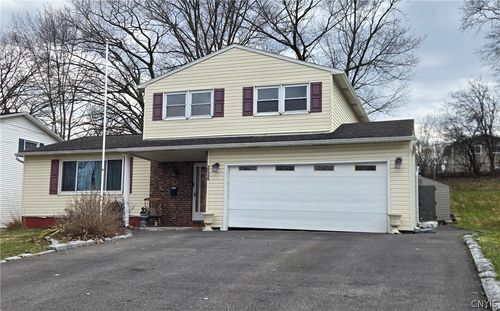 4867 Driftwood Dr, Liverpool, NY, 13088-5840 | Card Image