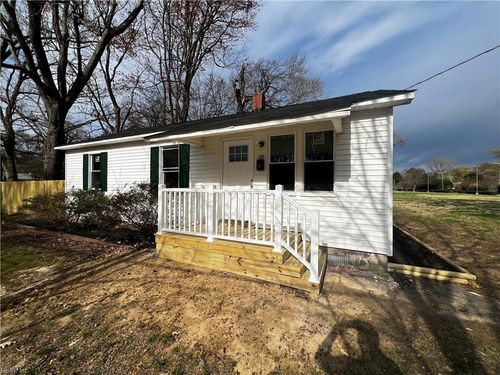 122 Turlington Rd, Newport News, VA, 23606-1726 | Card Image