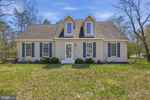 400 Lakeview Dr, CROSS JUNCTION, VA, 22625-2423 | Card Image