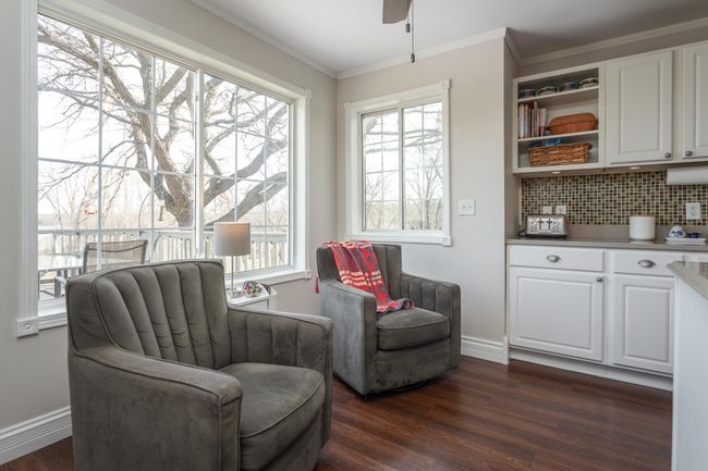 Kitchen seating nook | Image 12