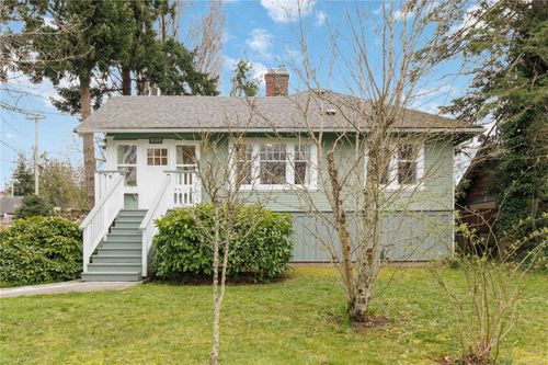 999 Darwin Ave, Saanich, BC, V8X2X8 | Card Image