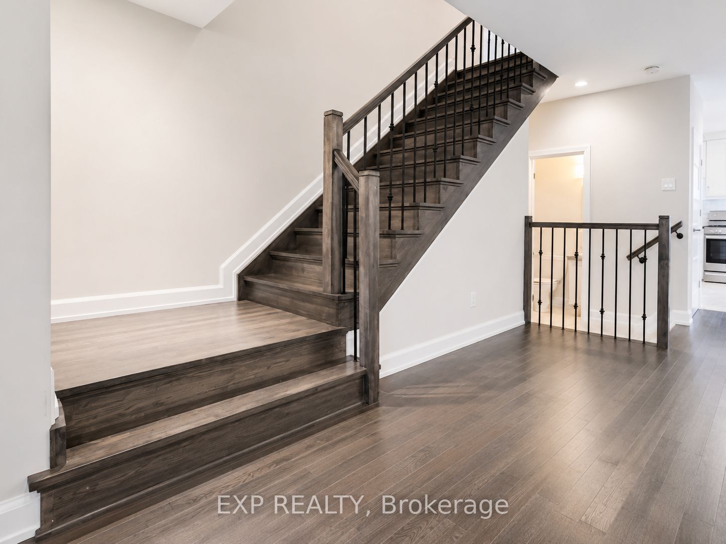 Residential Lease in Russell 3