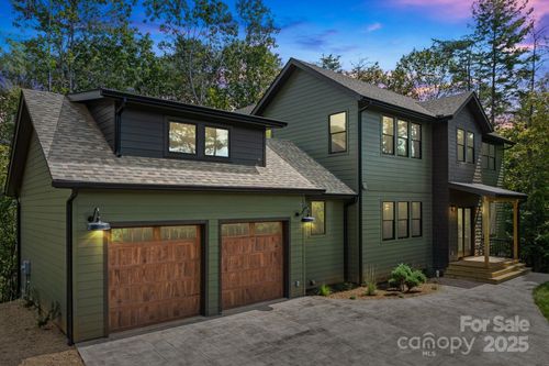 61 Destination Dr, Asheville, NC, 28806-7903 | Card Image