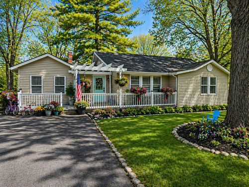 1105 S Hough St, Barrington, IL, 60010-5042 | Card Image