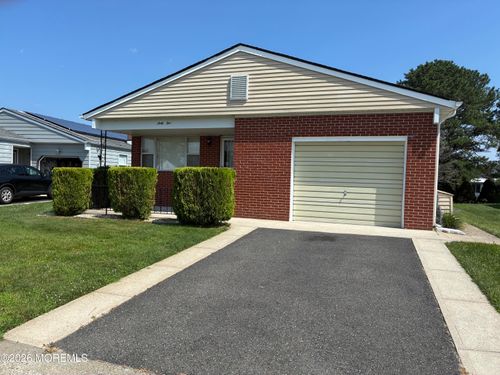 65 Woodstock Dr, Toms River, NJ, 08757-6527 | Card Image