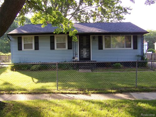 4923 Alpha Way, Flint, MI, 48506-1882 | Card Image