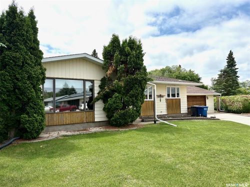 506 Grant Bay, Esterhazy, SK, S0A0X0 | Card Image