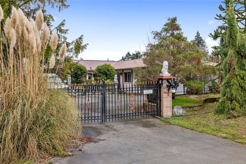 930 Mulholland Dr, French Creek, BC, V9P1Z4 | Card Image