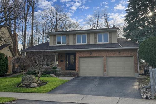29 Muskoka Crt, Kitchener, ON, N2B3M2 | Card Image