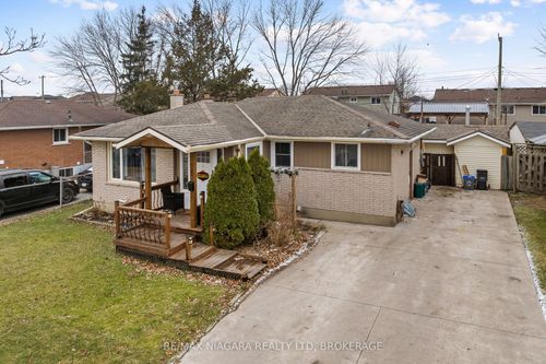 204 Hildred St, Welland, ON, L3B1N1 | Card Image