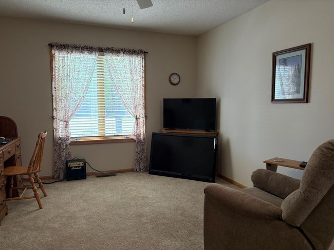 primary bed | Image 31