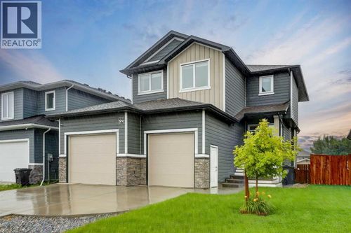 217 Greenwood Rd, Coalhurst, AB, T0L0V2 | Card Image