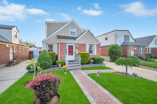 56 Mary St, Valley Stream, NY, 11580-3210 | Card Image