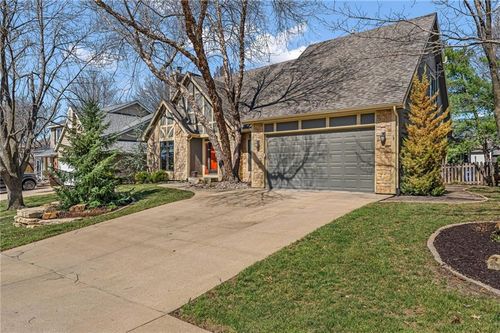 908 Easy St, Lawrence, KS, 66049-4706 | Card Image