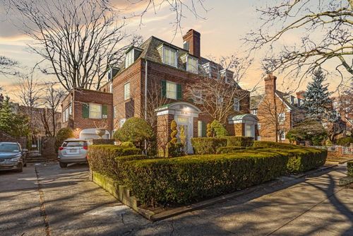 34 87th St, Jackson Heights, NY, 11372-3353 | Card Image