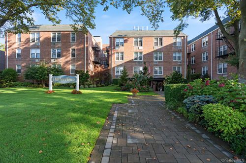 3c-16 Main St, Hempstead, NY, 11550-4020 | Card Image